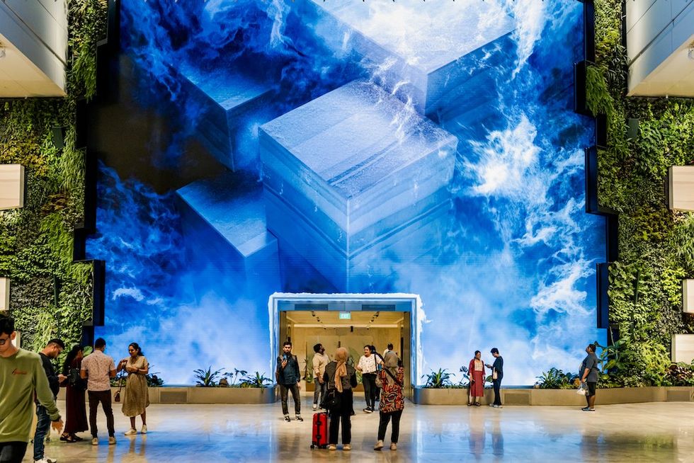 2023 - The Wonderfall, a four-storey digital waterfall at Changi Airport's Terminal 2 - Moment Factory