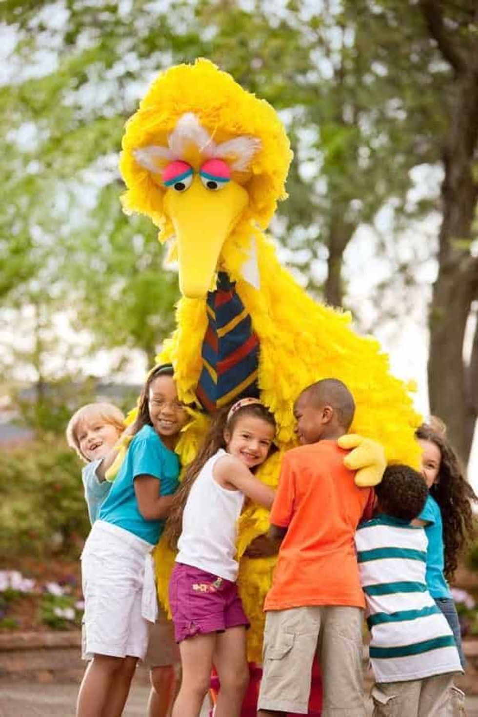 6 children hugging Big Bird at SeaWorld Orlando