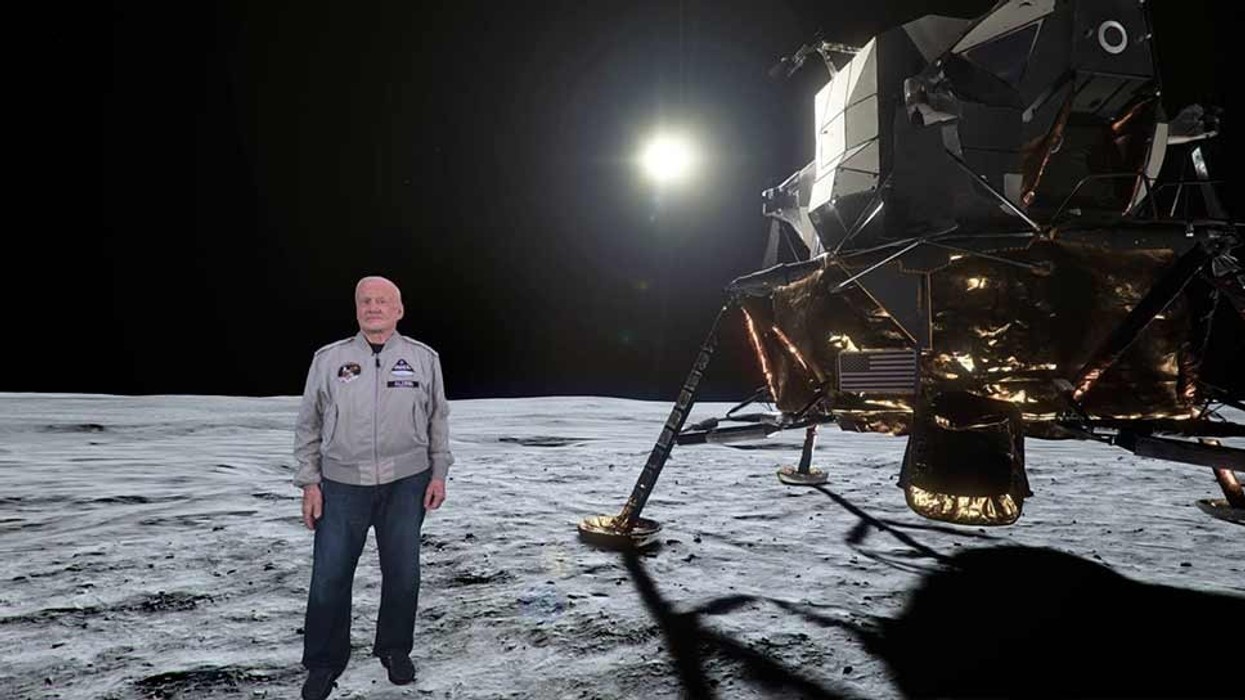8i MxR AR VR Buzz Aldrin Moon hologram