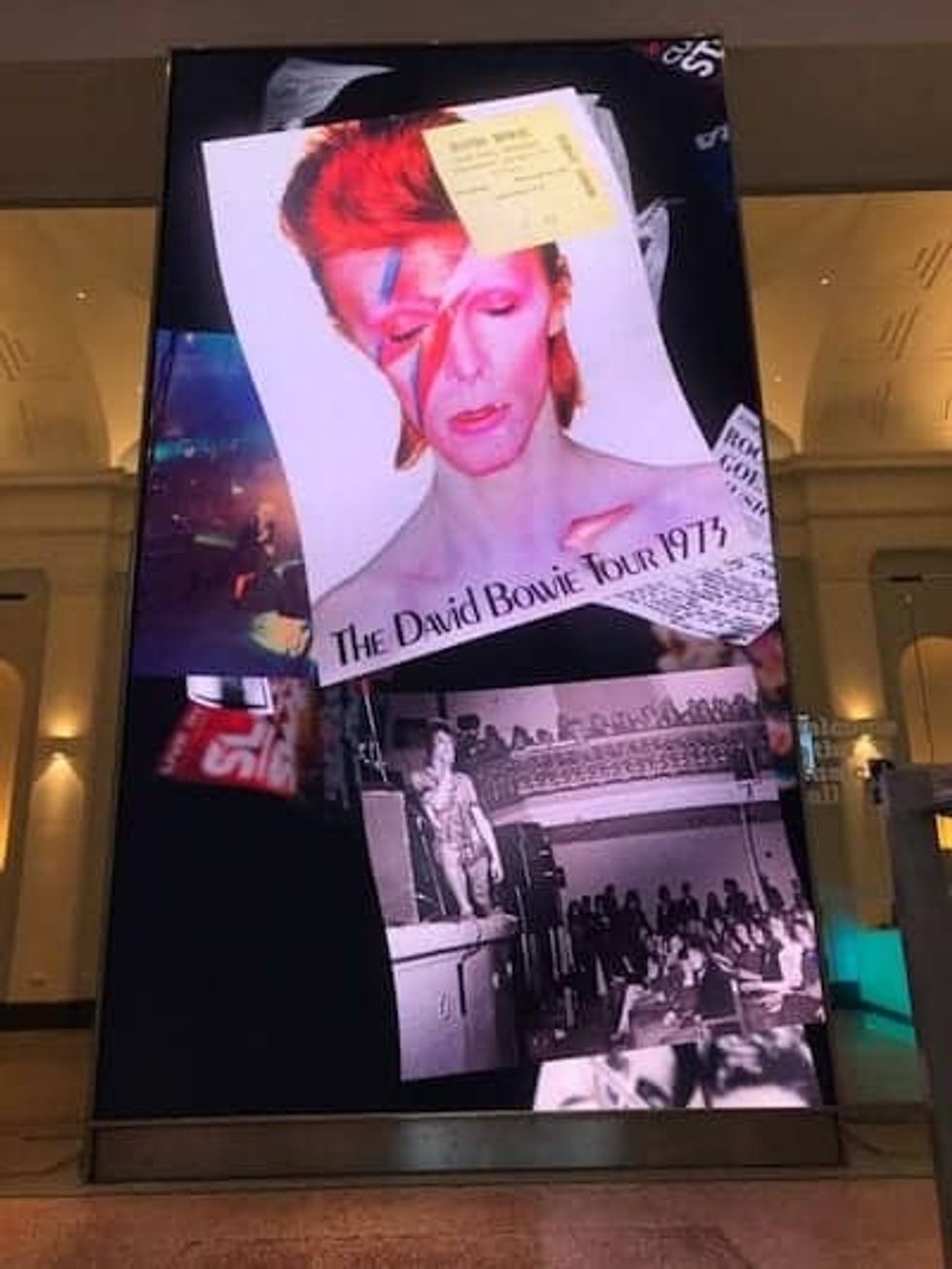 Aberdeen-Music-Hall_Steppin-in-Screen_Bowie