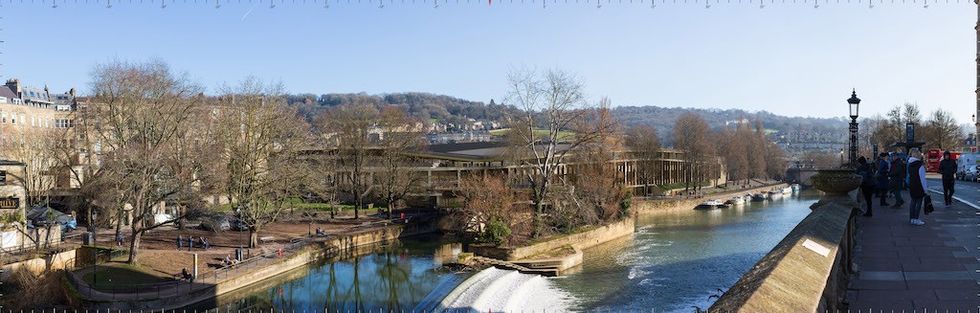 Above: Proposed stadium viewed from Grand Parade showing the curvature of the roof and its relation to the green hills beyond which surround the city.