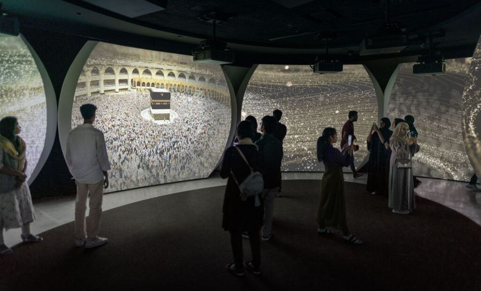 Abrahamic Family House 360 screens