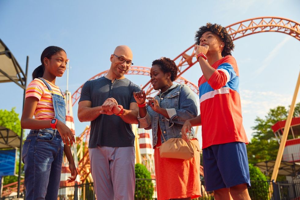 accesso bands six flags