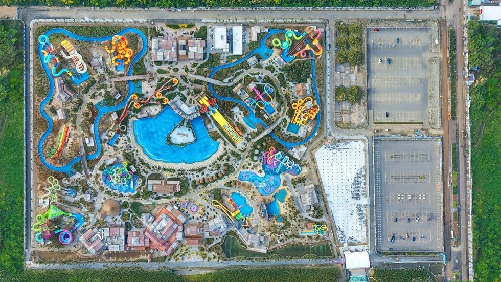 Aerial view of Sun World V\u0169ng T\u00e0u Aqua Adventure, with slides, pools, and surrounding parking lots.
