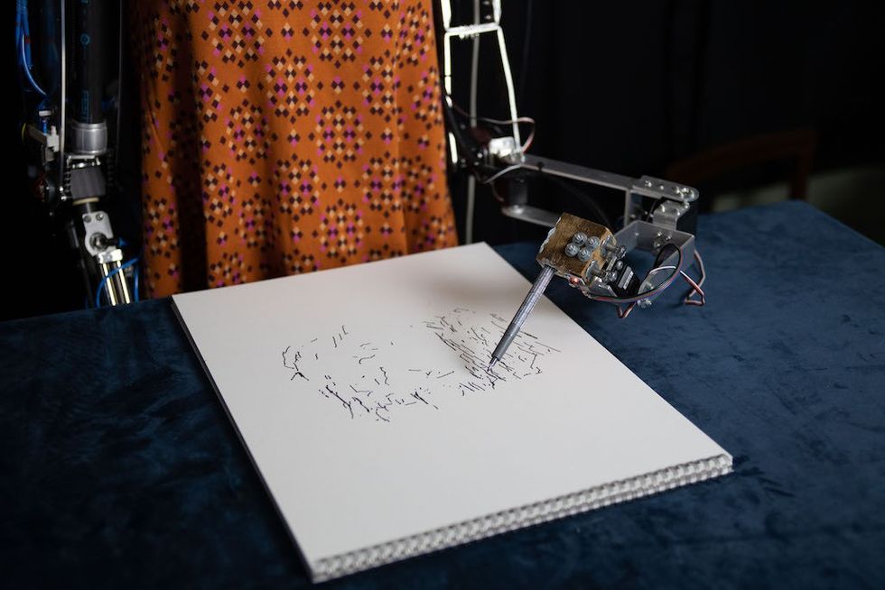 Ai-Da drawing