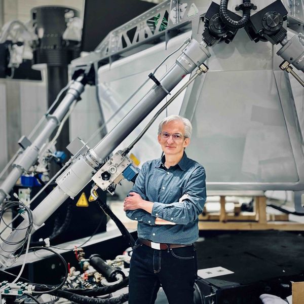 Alexander Bresinsky headshot