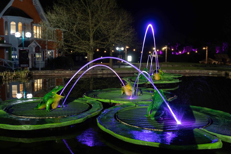 Alton Towers Leap Frog fountain medium, nighttime
