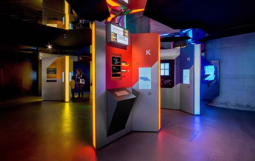 American Museum of Natural History Fundación La Caxia Talking Brains exhibition view