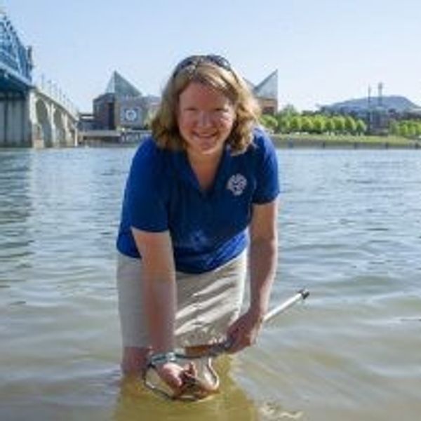 Anna George headshot