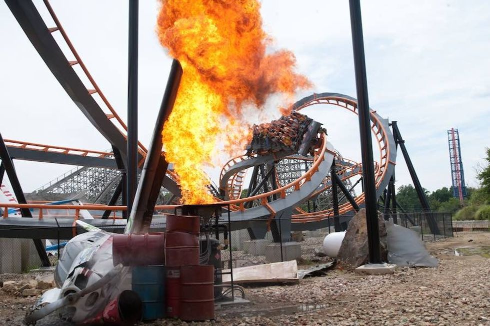 Apocalypse-roller-coaster-at-six-flags-america