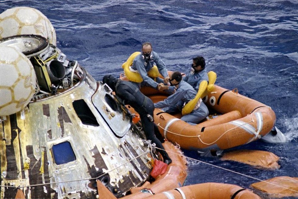 Apollo-XII-lunar-module-recovery-in-Pacific