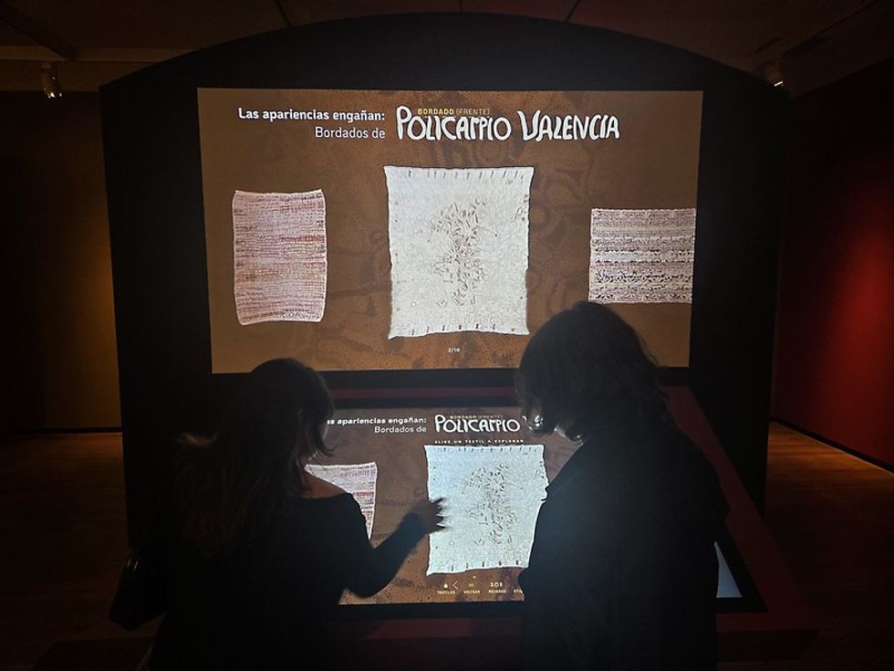 Appearances Deceive: Embroideries by Policarpio Valencia Ideum interactive