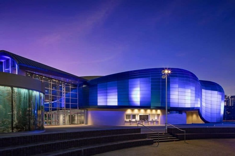 Aquarium-Exterior-with pacific visions-evening