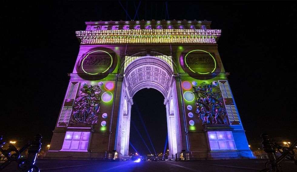 Arc de Triomphe projection mapping Barco