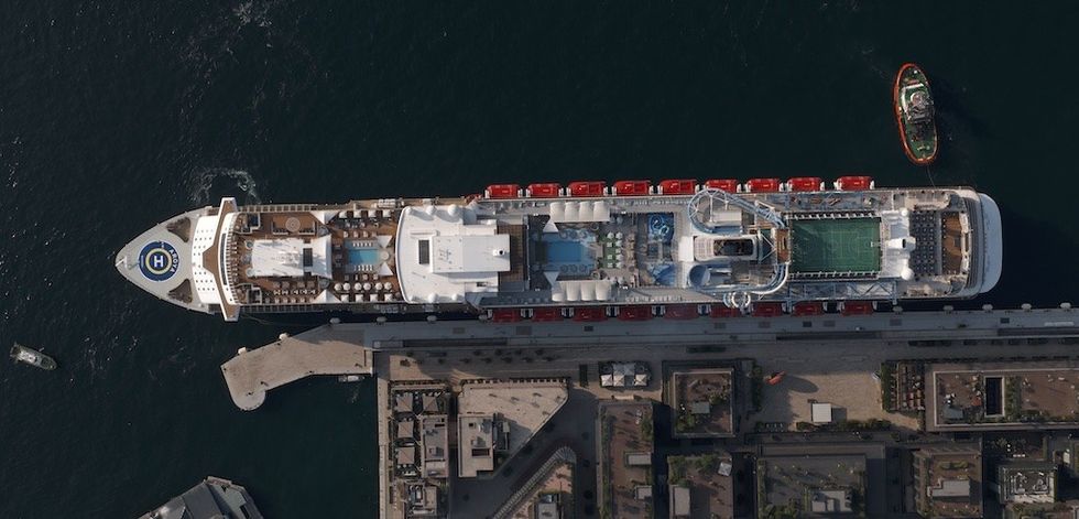 Aroya-Cruise-ship-from-above