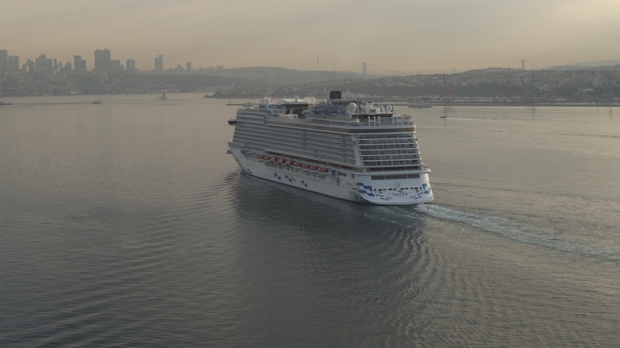 Aroya-Cruises