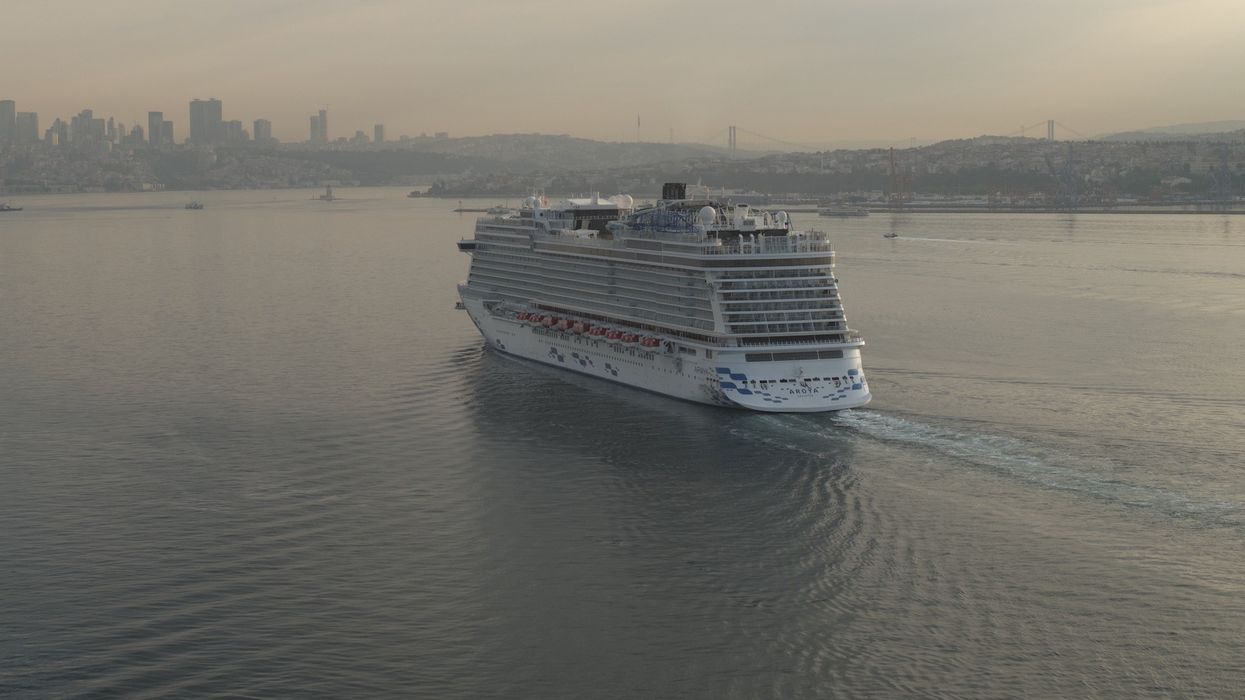 Aroya-Cruises