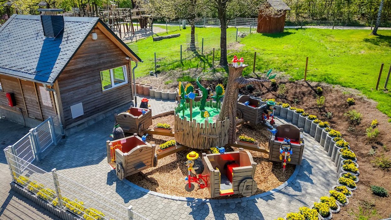 ART Engineering Freizeitpark Lochmuehle Flower carousel