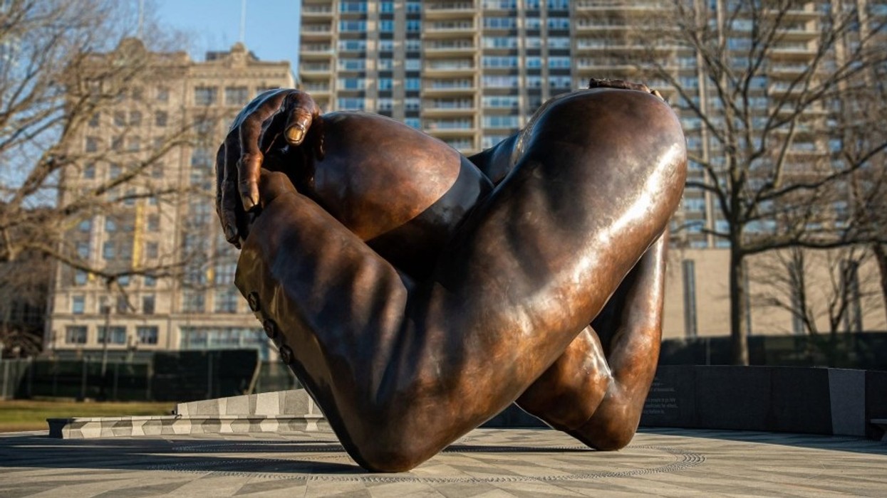 Art Processors Embrace Boston sculpture