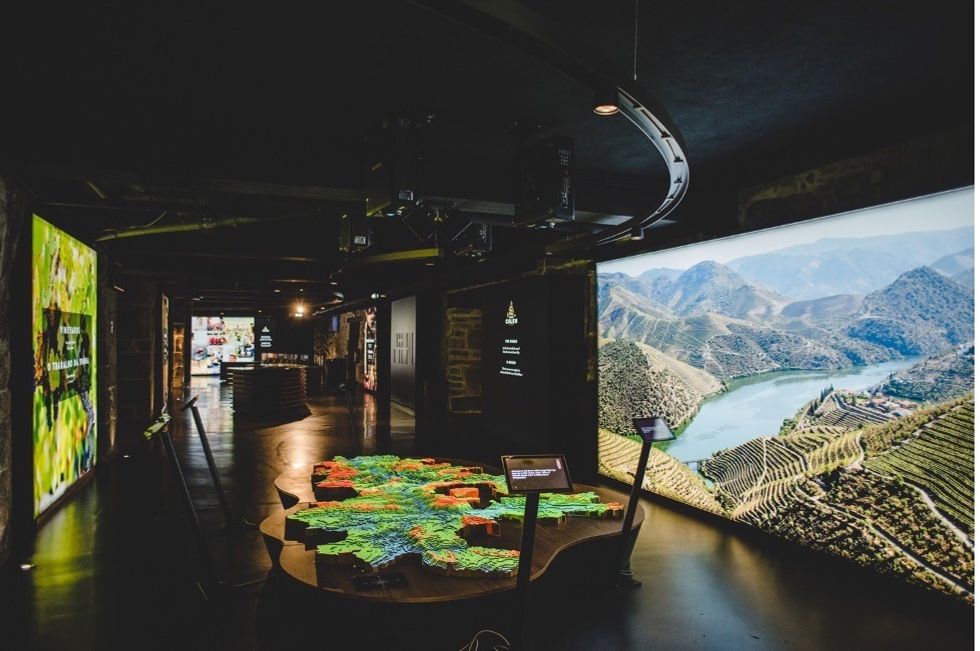 At the Cálem Bodega interactive museum, collaborative development of the interactive multimedia, spatial design, and visual tech deployment helped to create a more seamless experience. Image courtesy GEMA