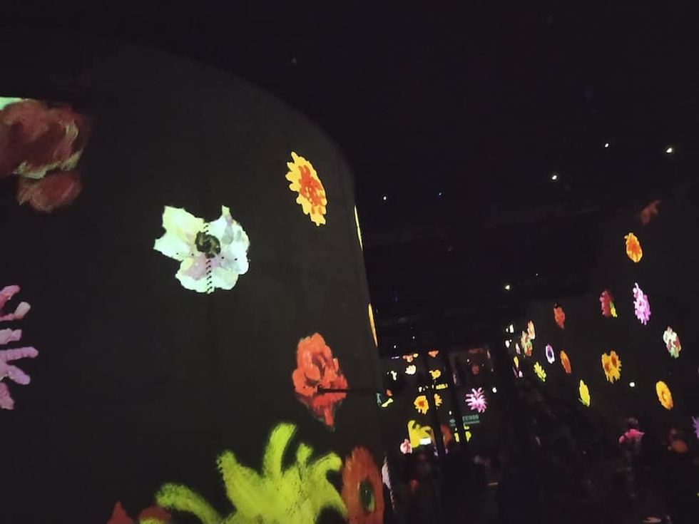 Atelier des Lumieres flowers