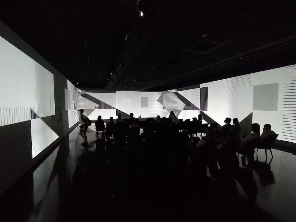 Atelier des Lumieres location based digital art
