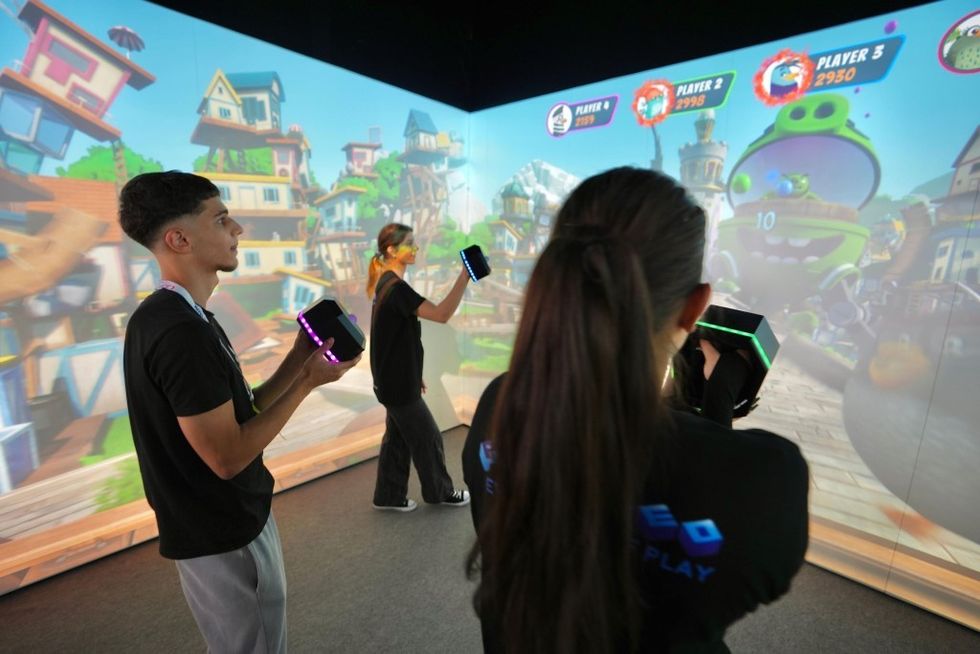 Attraktion! Pigvasion launch