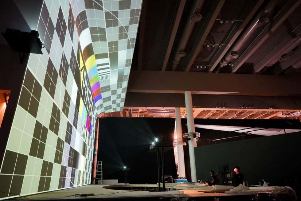 AV Stumpfl Hong Kong Dino Screen