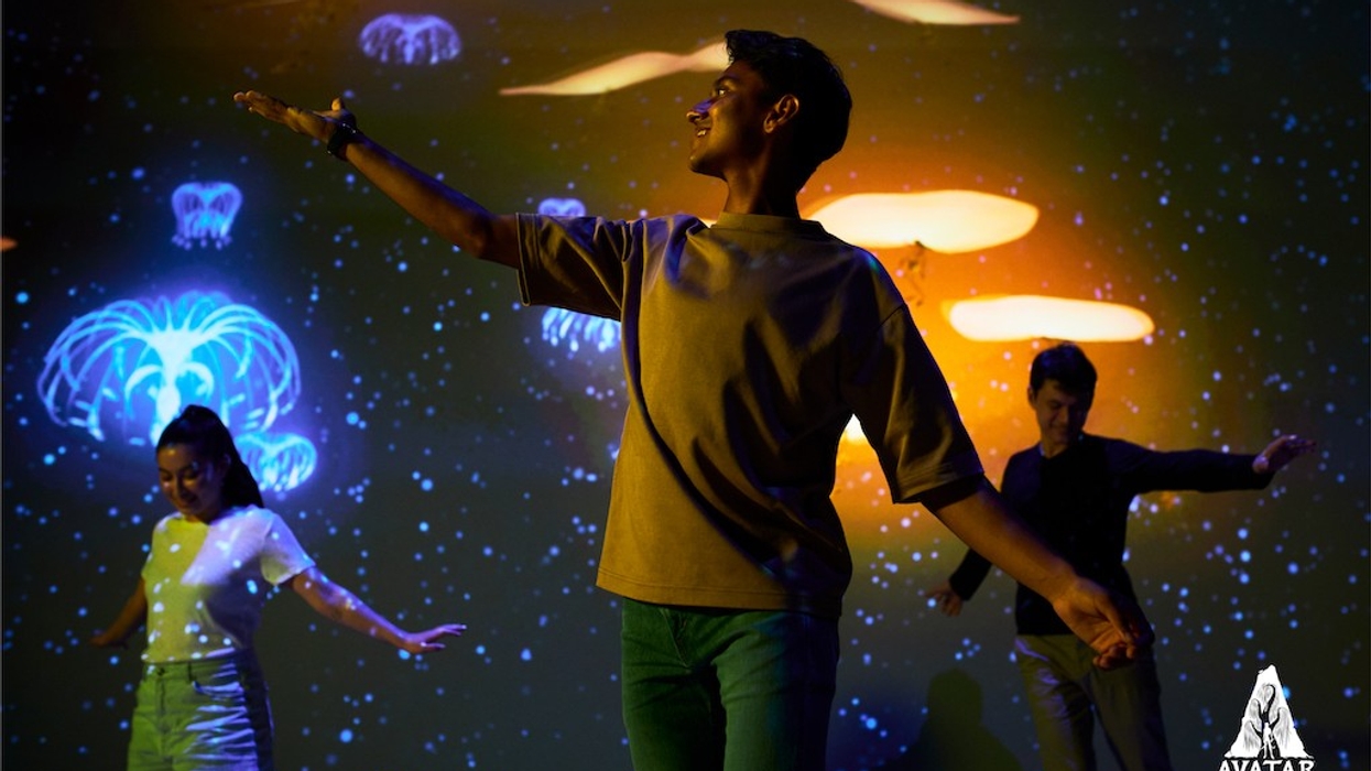 Avatar-the-Experience-Singapore-neon