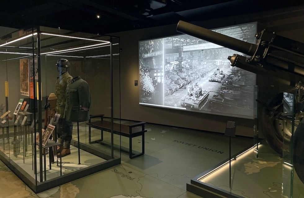 AY-PE IWM Theatre of War AV