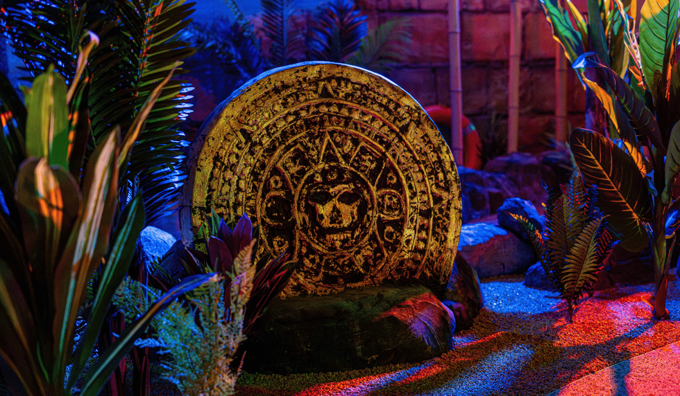 aztec indoor mini golf design - greenspan
