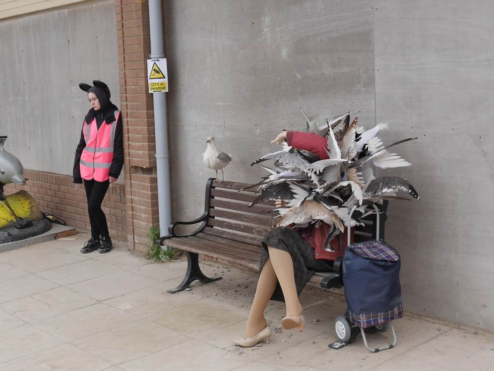 banksy seagulls sculpture at dismaland