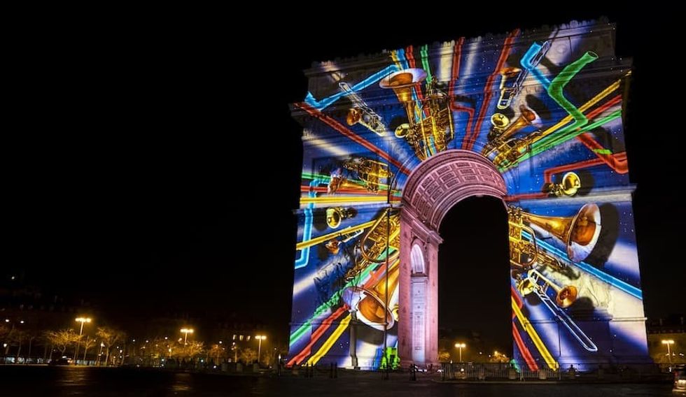 Barco Arc de Triomphe projection mapping