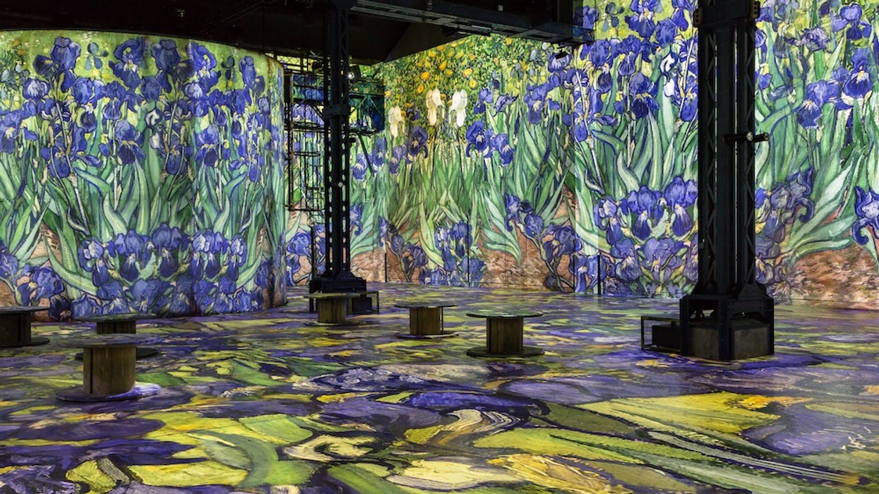 Barco Culturespaces Van Gogh projection on the walls