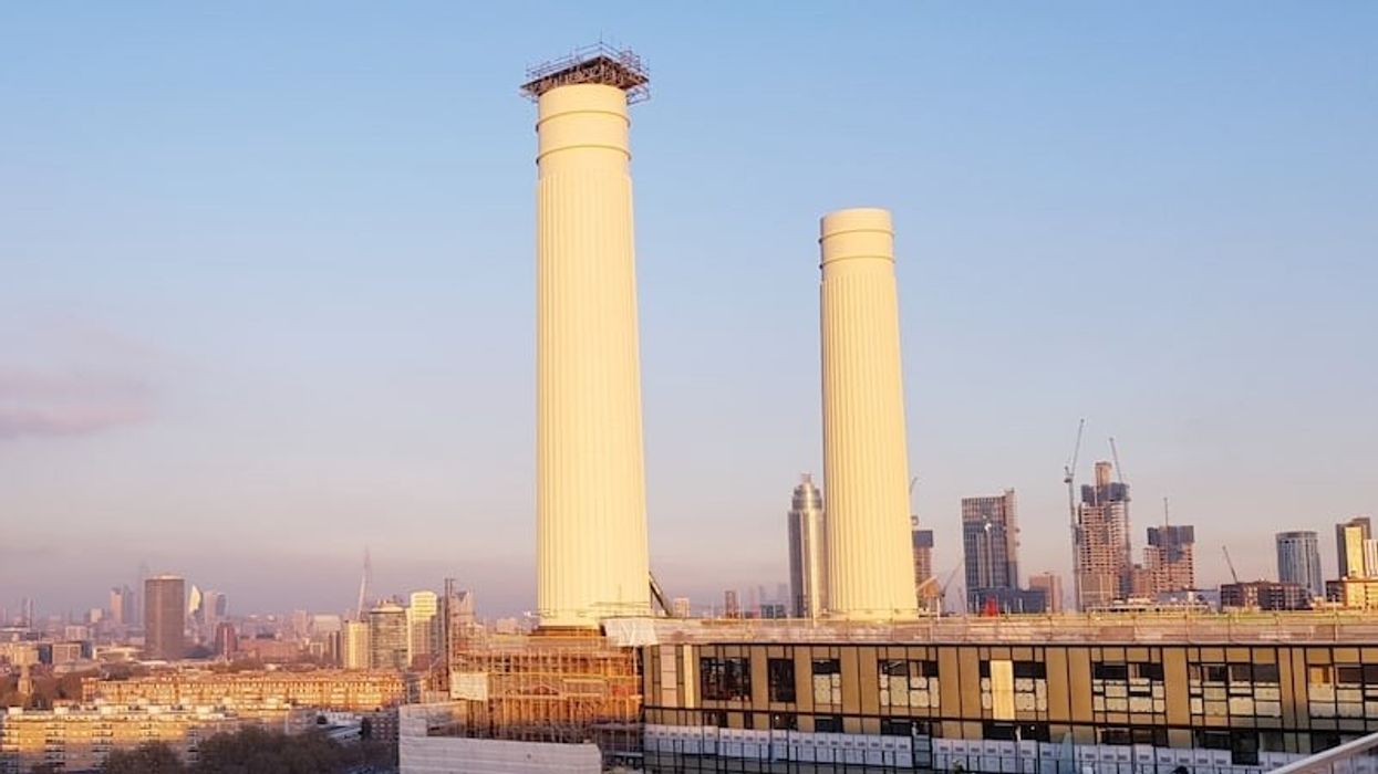 battersea power station chimneys