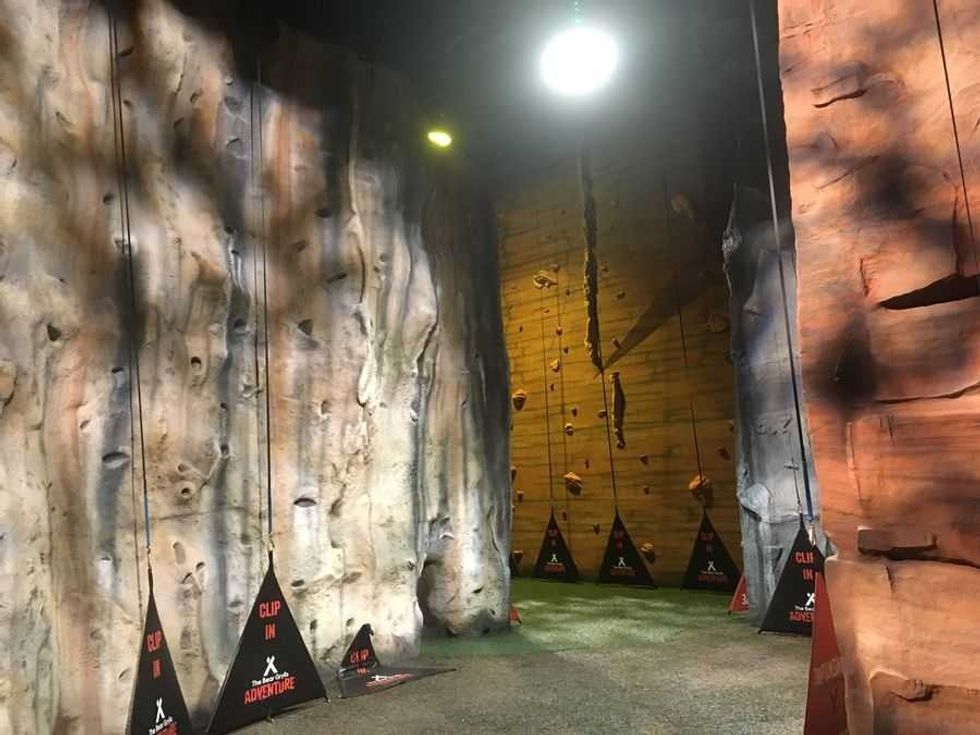 Bear-Grylls-Adventure_climbing