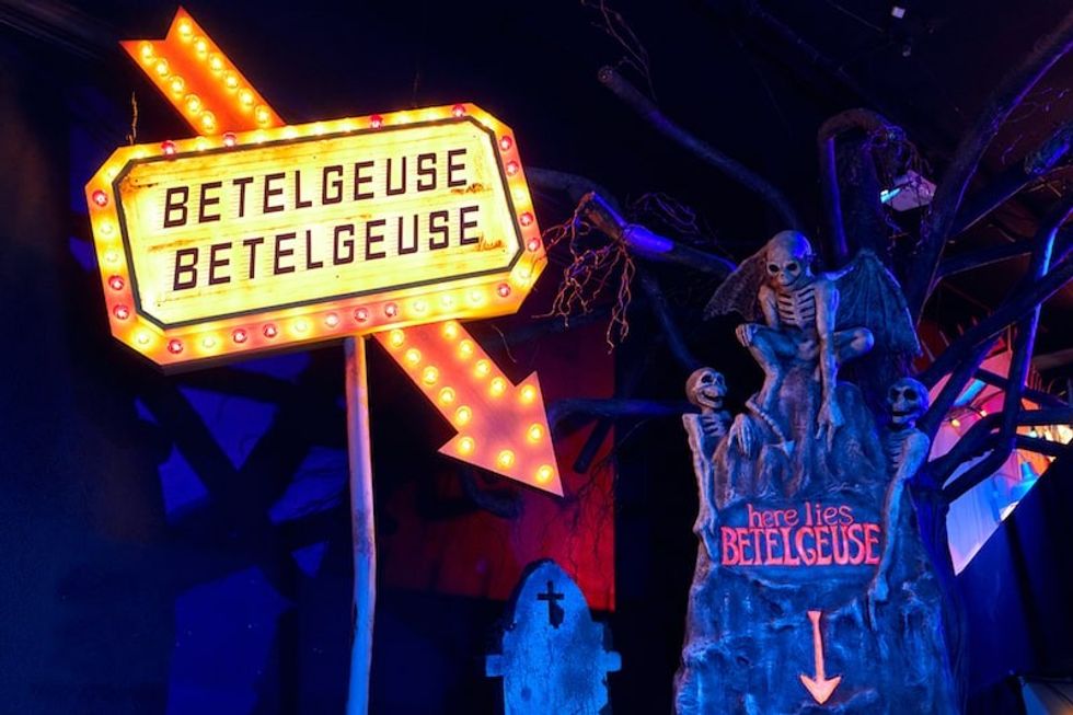 Beetlejuice-Room-Tribute-Store-Universal-Orlando