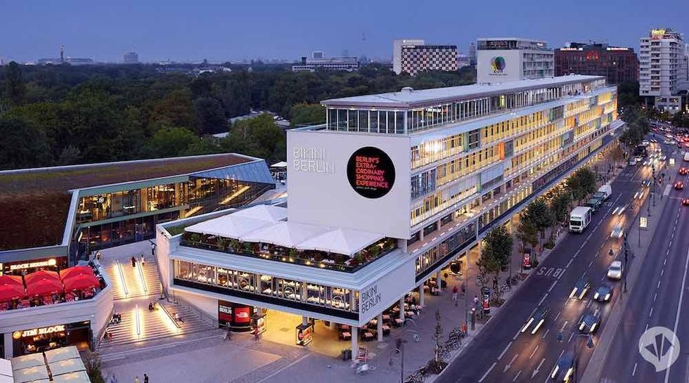 Bikini Berlin retail destination Bikinihaus night traffic