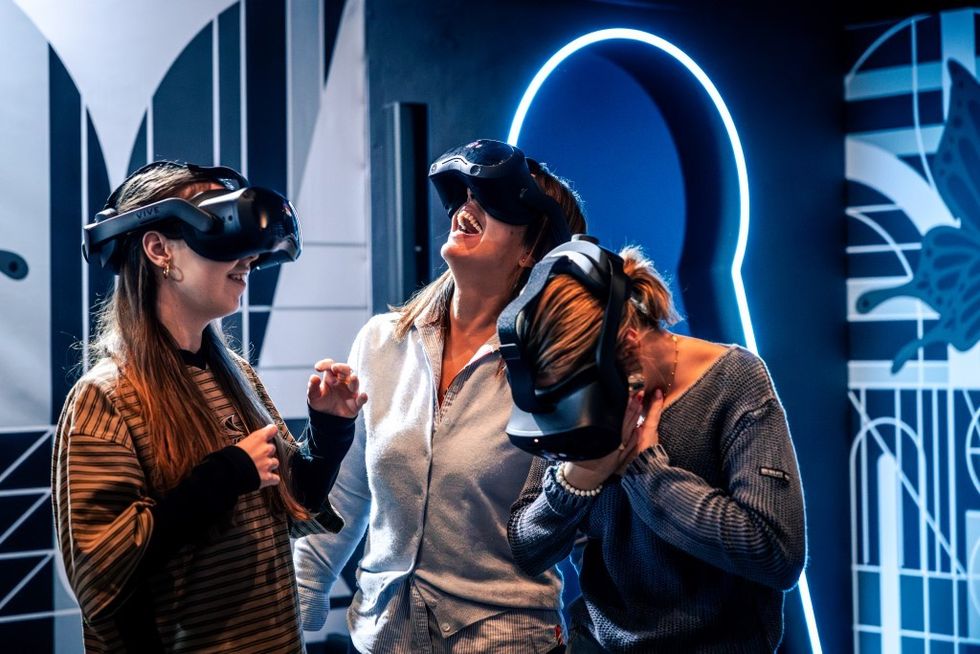Blanco y Negro Tomorrowland Immersive Experience VR headsets