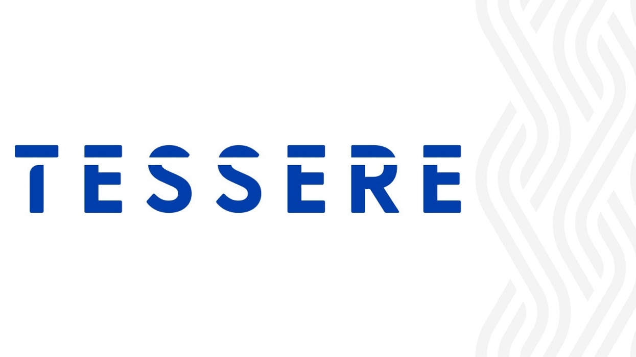 Blue "TESSERE" text with partial circles on a patterned white background.