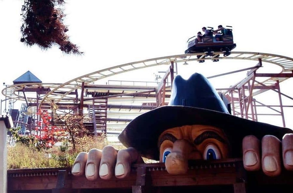 Bobbejaanland_SpeedyBob family-owned theme parks