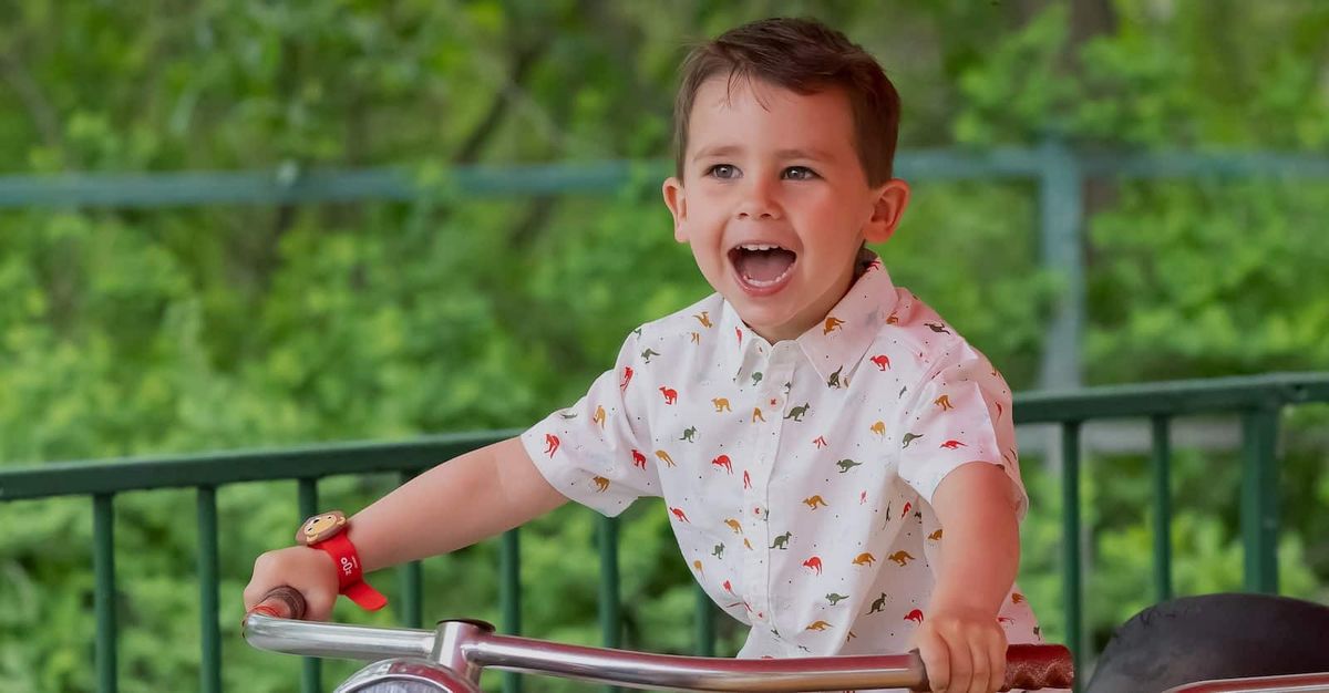 Boy at Granby Zoo with Connect&GO band