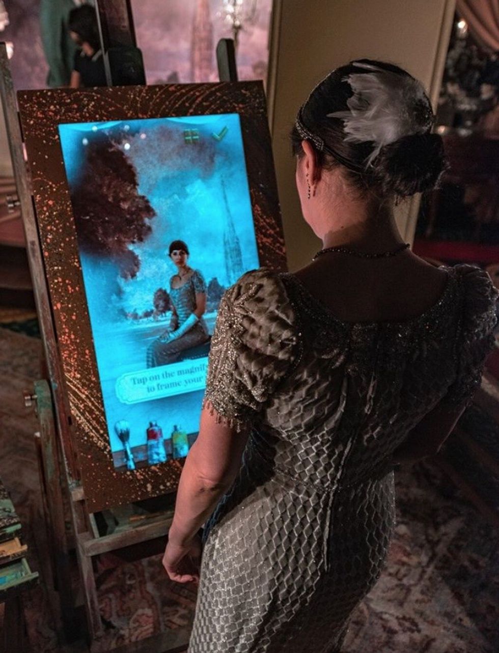 Bridgerton-experience-interactive-photo-frame