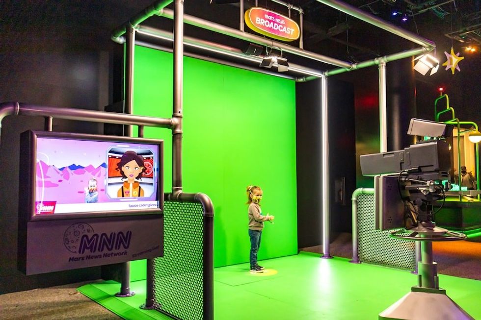 Broadcast from Mars Crayola IDEAworks