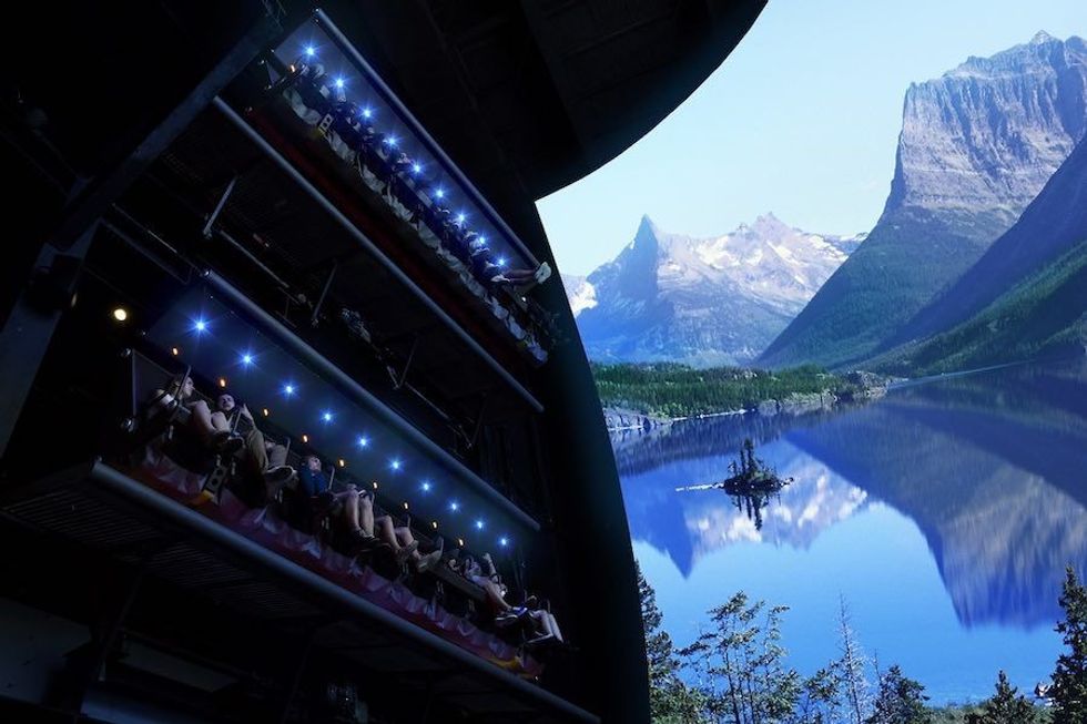 Brogent i-Ride flying theatre Amikoo theme park (1)