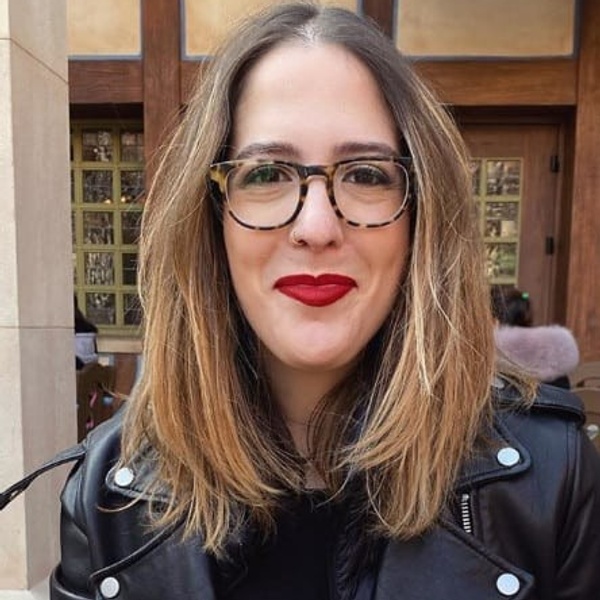 Carlye Wisel headshot blooloop theme park influencer 2020