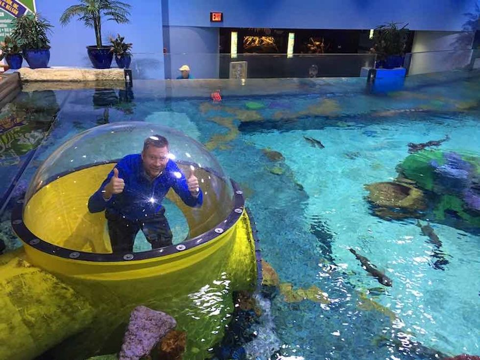 Chad Smith. lhm in aquarium a (2)