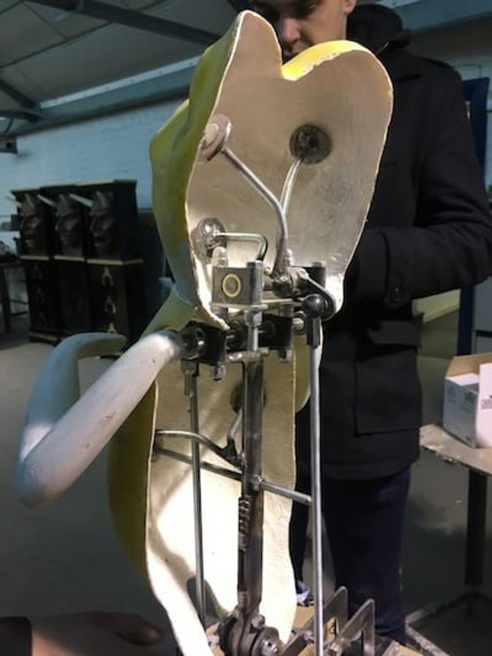 Chessington-Room-on-the-Broom-frog-animatronics