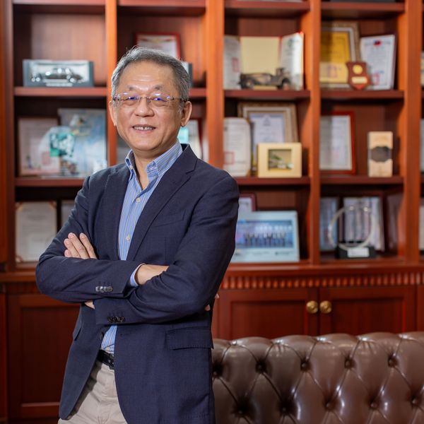 Chih-hung Ouyang headshot