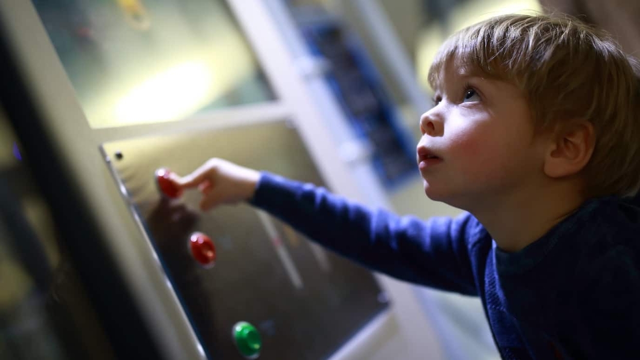 Child-in-a-science-museum-hands-on-dispaly